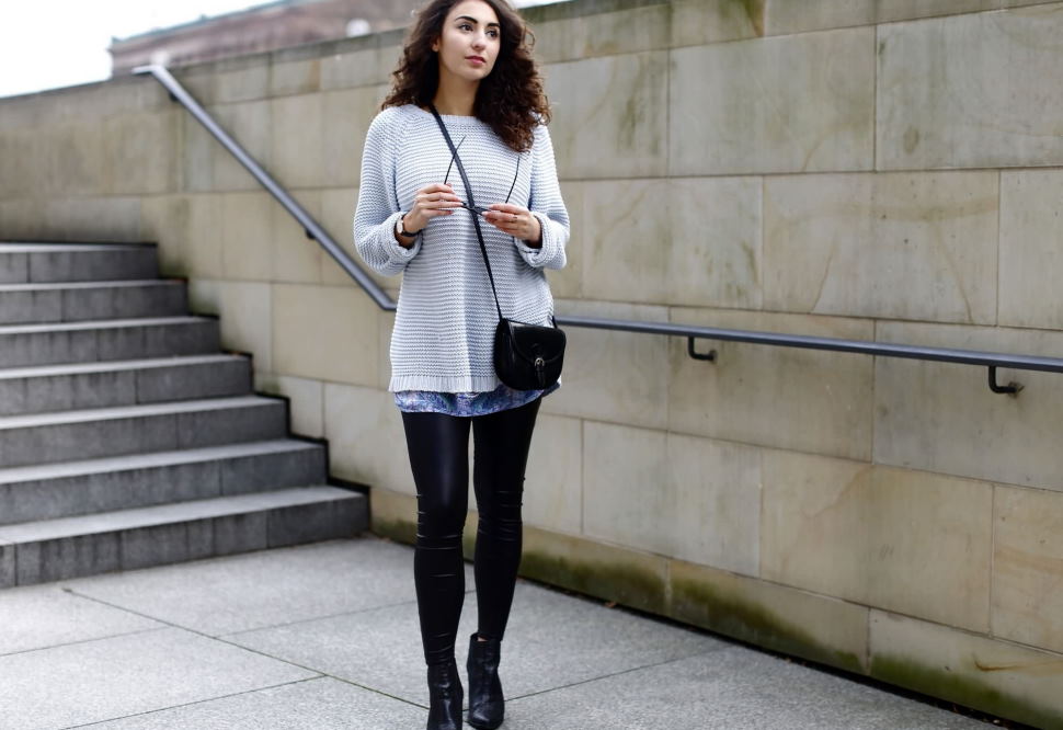 What To Wear With Leggings + 7 Style Tips on How To Wear Leggings